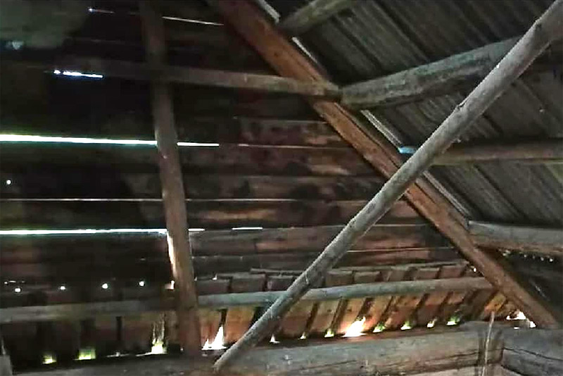 Демонтаж шиферной крыши частного деревянного дома в Московской области